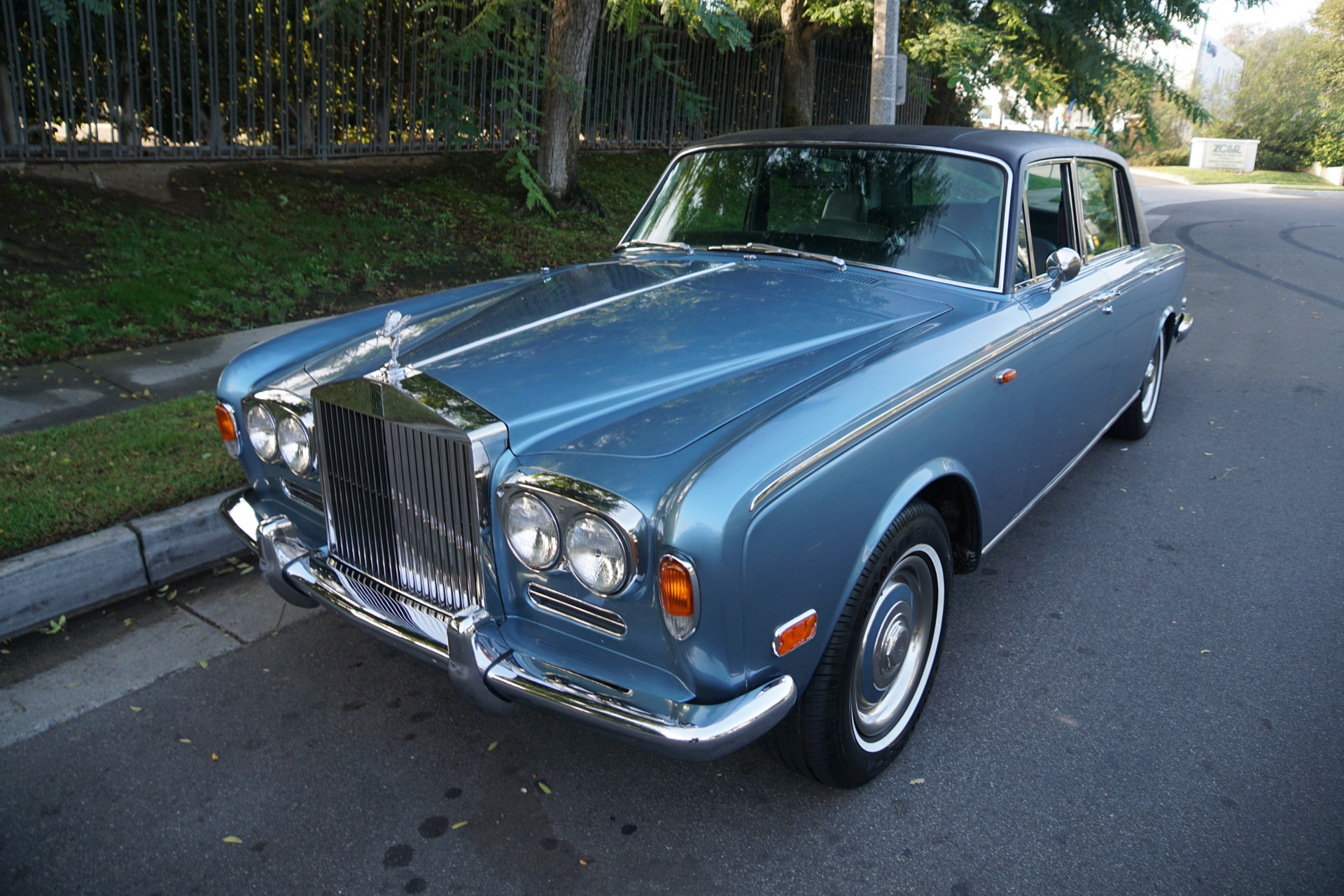 Sold at Auction: ROLLS-ROYCE SILVER SHADOW 1 BLEU CARAÏBE