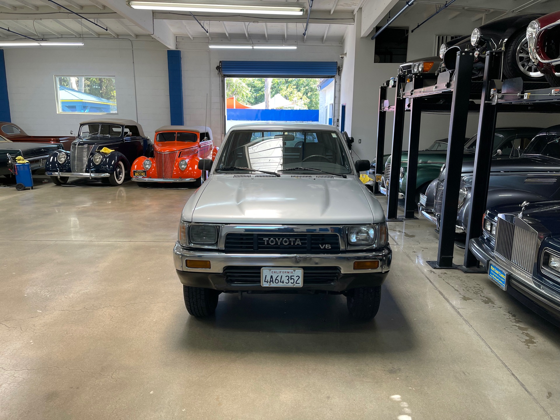 1990 Toyota 3.0L V6 5 spd 4WD Deluxe Cab Pickup Deluxe Stock