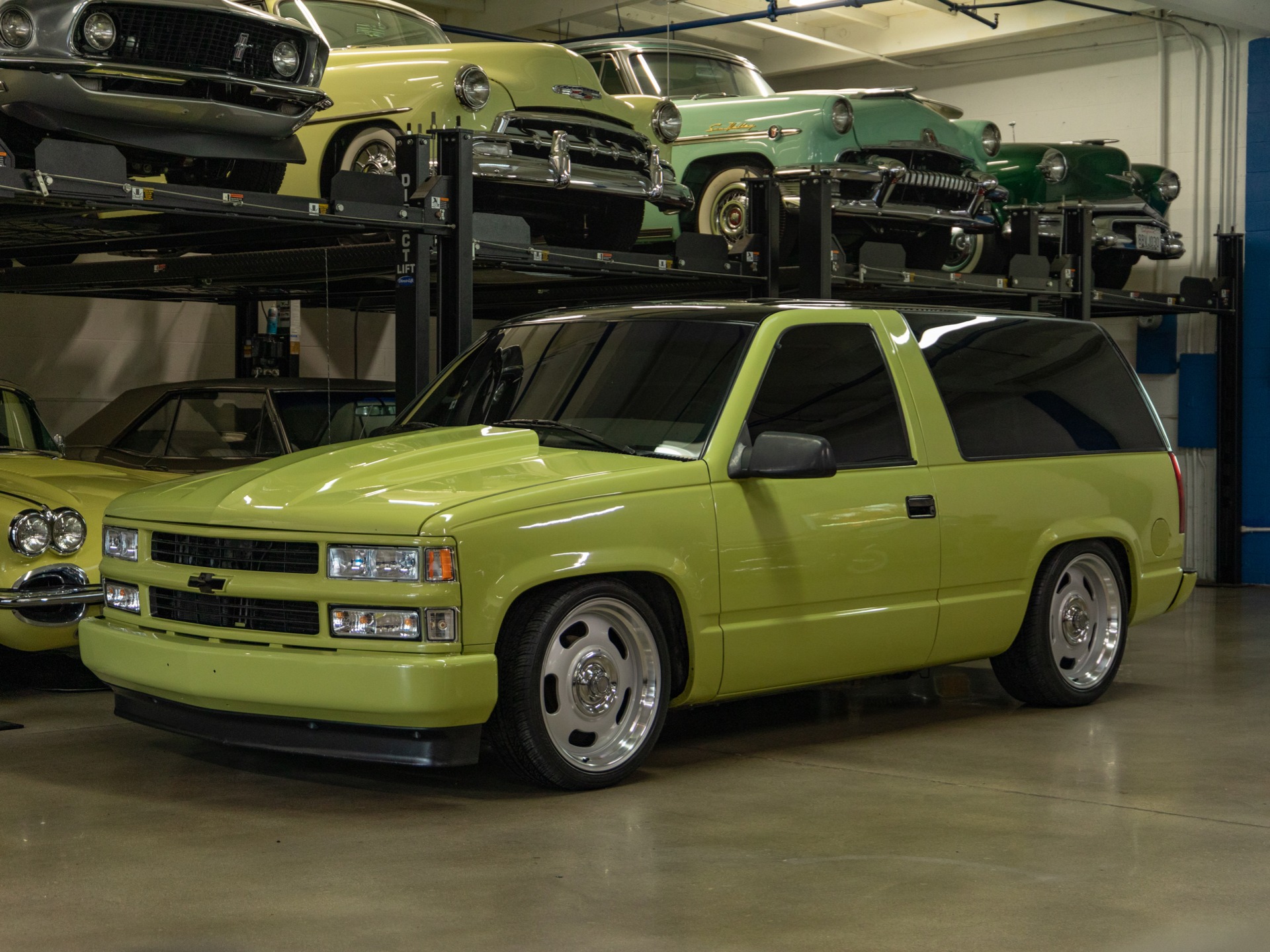 slammed chevy tahoe