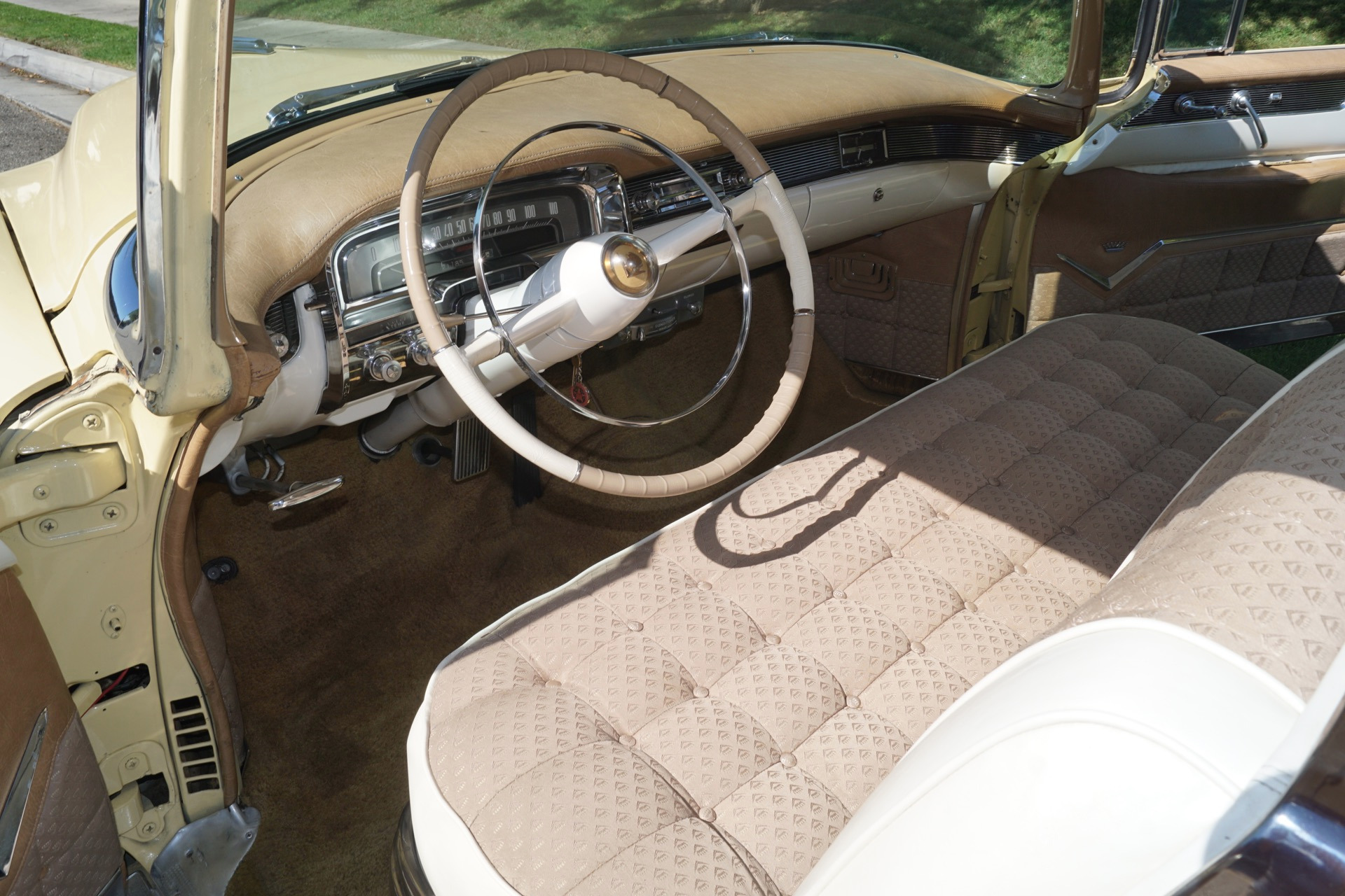 Image 4 of Cadillac DeVille Gold…