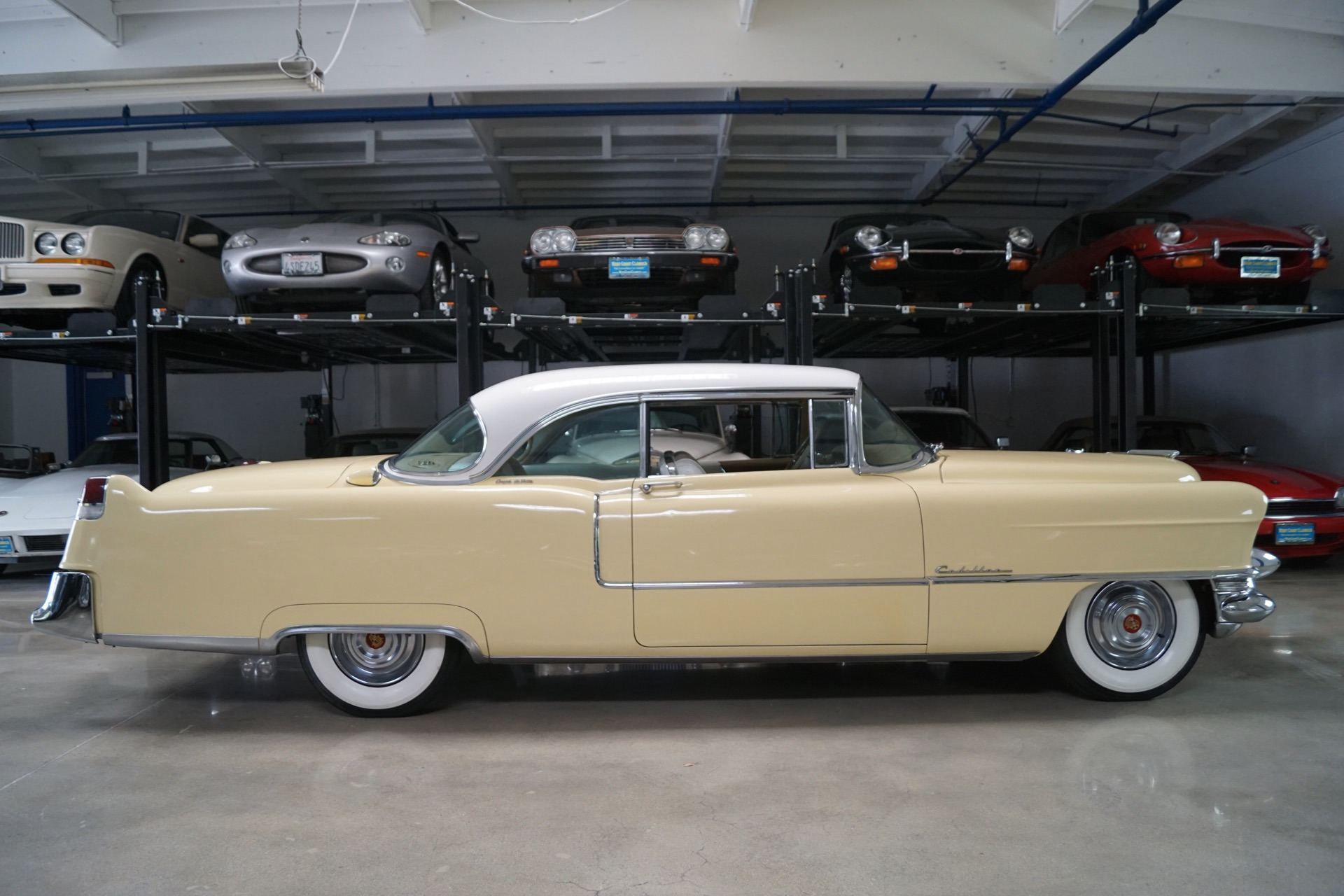 Image 19 of Cadillac DeVille Gold…